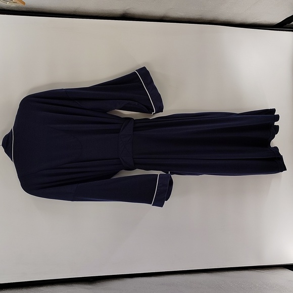 IZOD Sleepwear Robe Size One Size Navy With White Trim Front Pockets Unisex - Picture 5 of 5